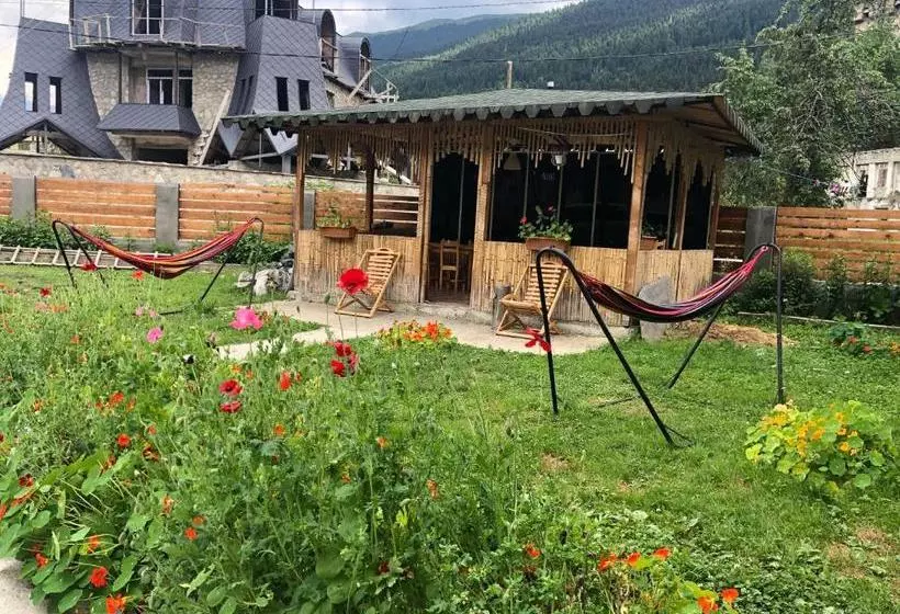 پانسیون Mestiatour Guest House