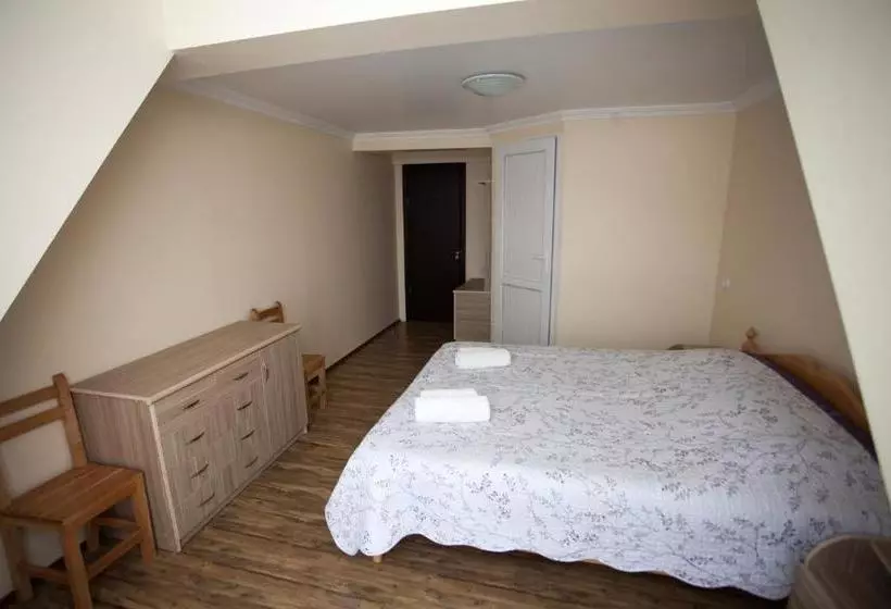 پانسیون Mestiatour Guest House