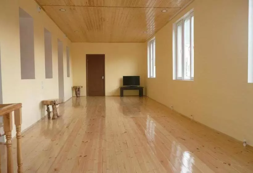 پانسیون Mestiatour Guest House