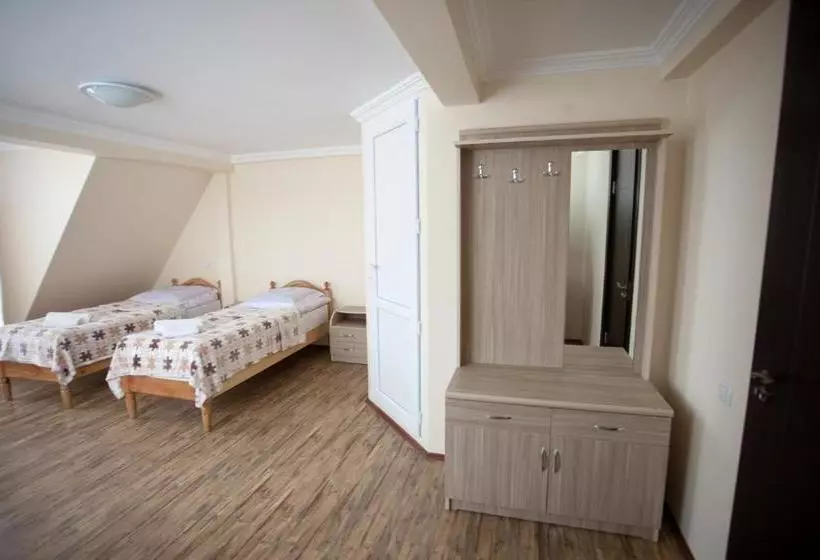 پانسیون Mestiatour Guest House