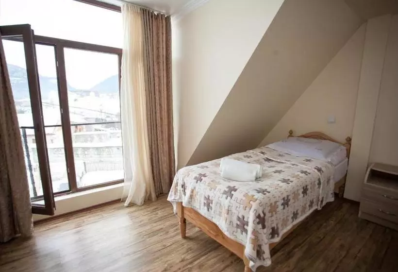 پانسیون Mestiatour Guest House