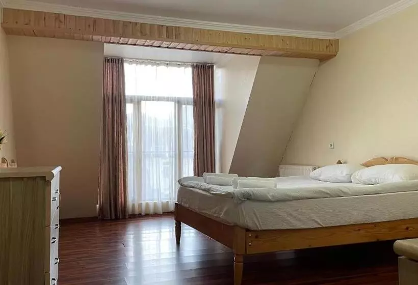 پانسیون Mestiatour Guest House
