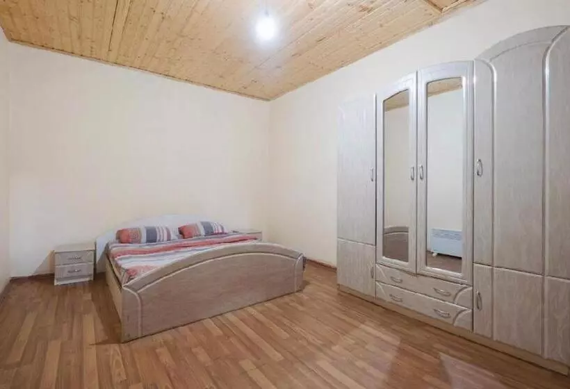 پانسیون Mestiatour Guest House