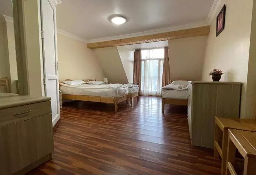 پانسیون Mestiatour Guest House