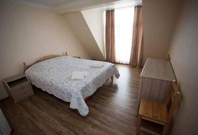 پانسیون Mestiatour Guest House