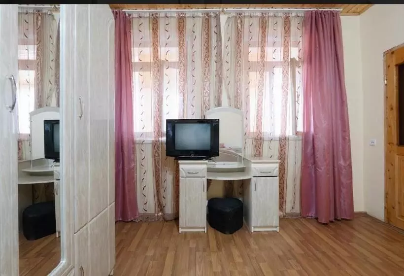 پانسیون Mestiatour Guest House