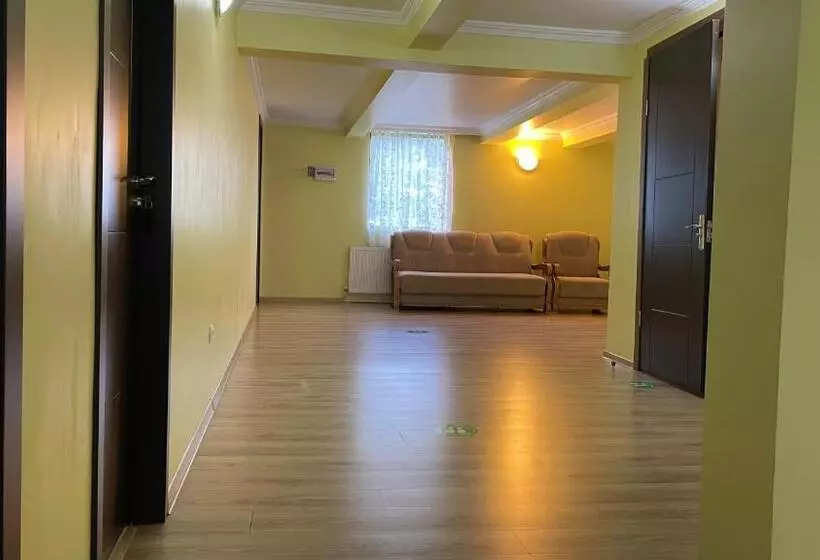 پانسیون Mestiatour Guest House