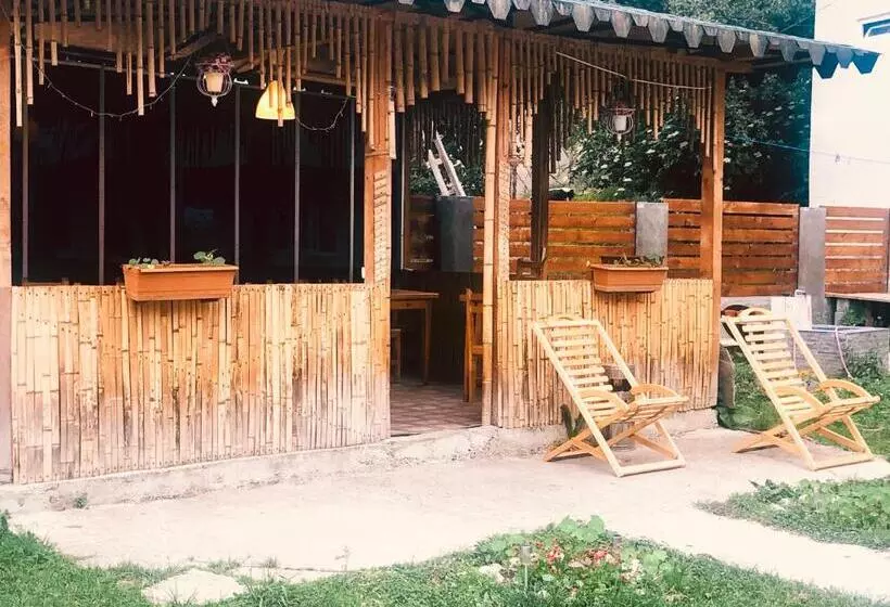 پانسیون Mestiatour Guest House