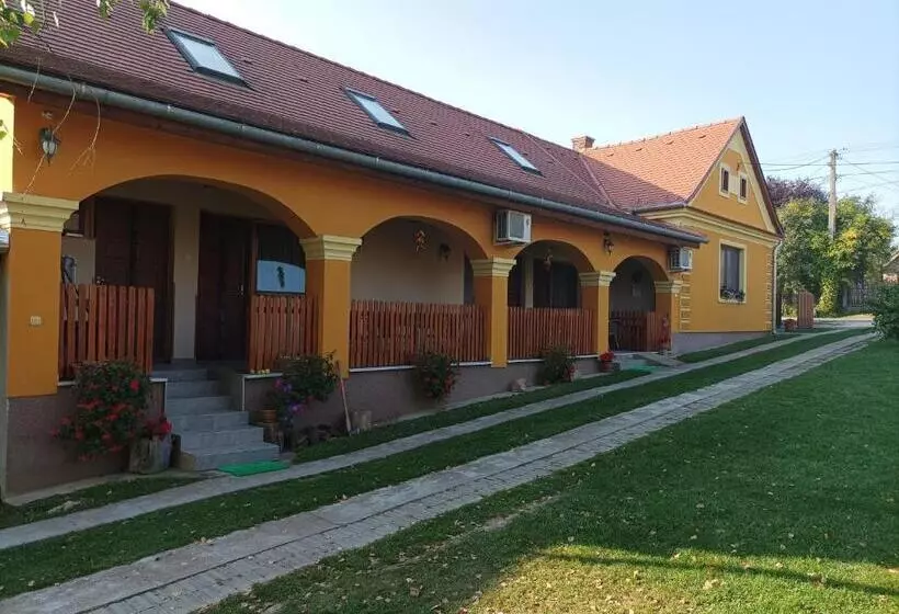 Majatalo Nádkunyhó Vendégház