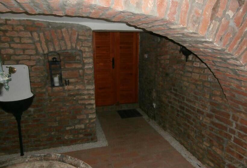 膳宿费 Nádkunyhó Vendégház