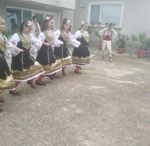 بنسيون Panayotovi Guest House