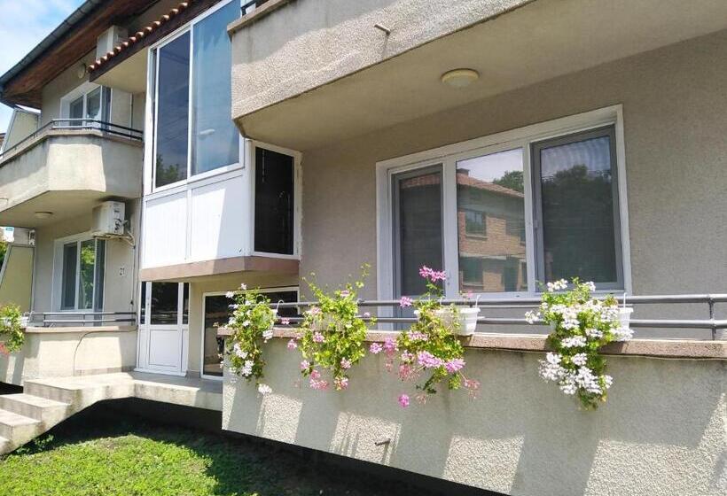 بنسيون Panayotovi Guest House