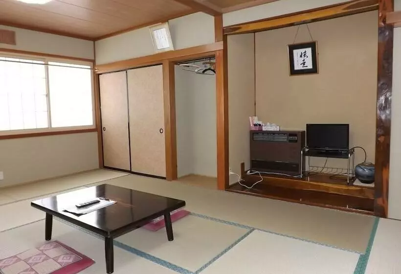 Majatalo Togakushi Kogen Minshuku Rindo