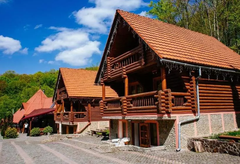 Herberge Toursit Complex Polyana Kvasova