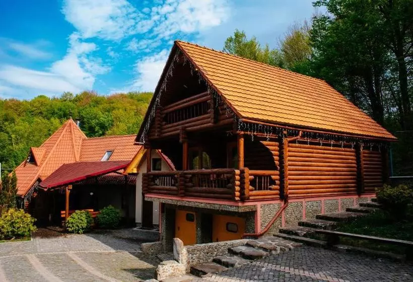 Herberge Toursit Complex Polyana Kvasova