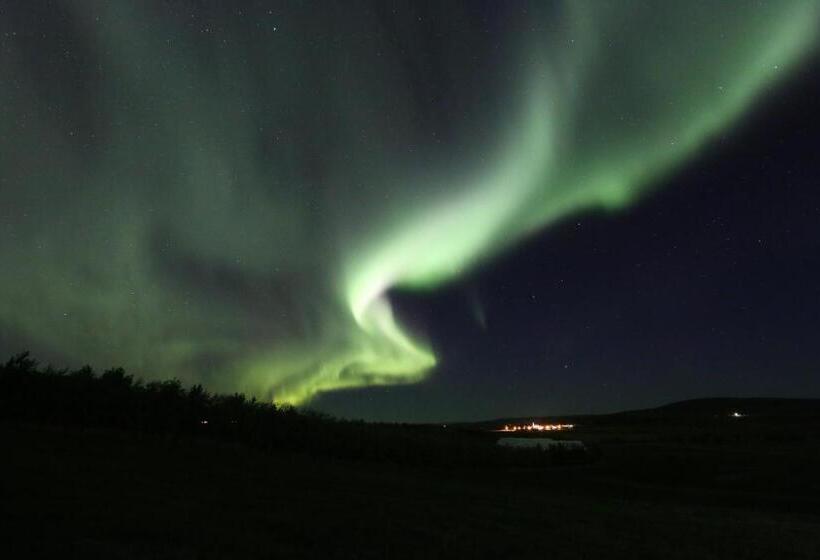 هتل Guesthouse Steindórsstadir, West Iceland