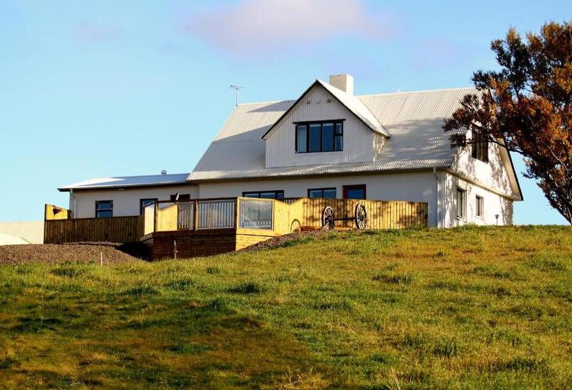 هتل Guesthouse Steindórsstadir, West Iceland