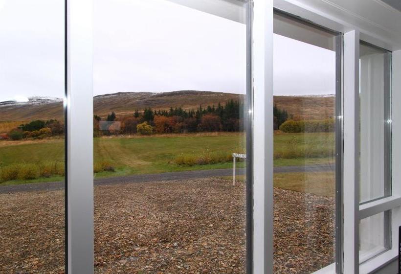 هتل Guesthouse Steindórsstadir, West Iceland