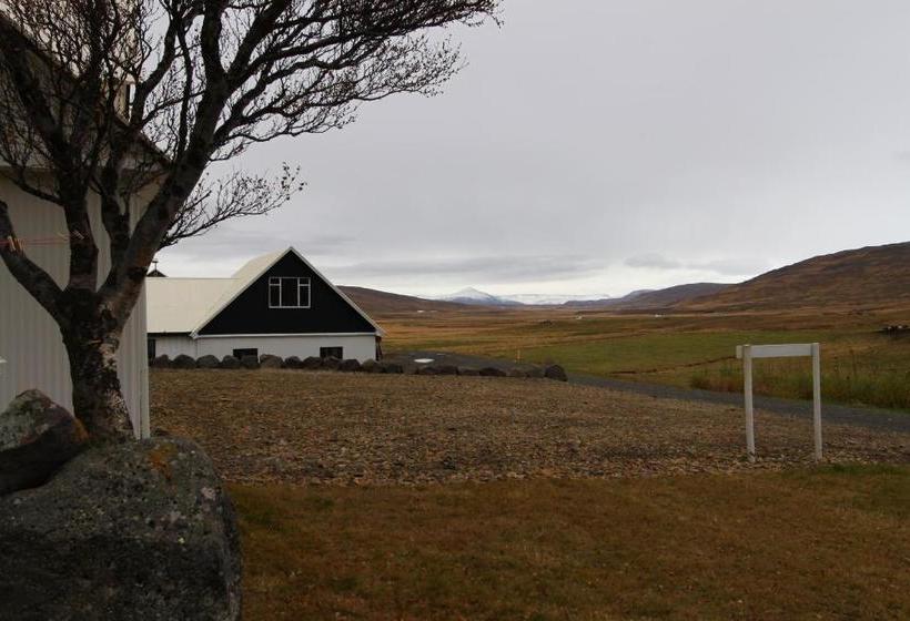 هتل Guesthouse Steindórsstadir, West Iceland