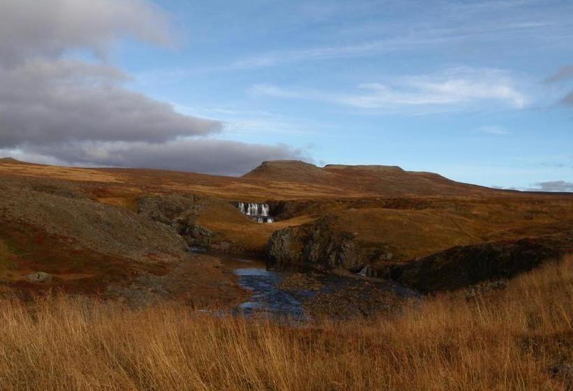 هتل Guesthouse Steindórsstadir, West Iceland