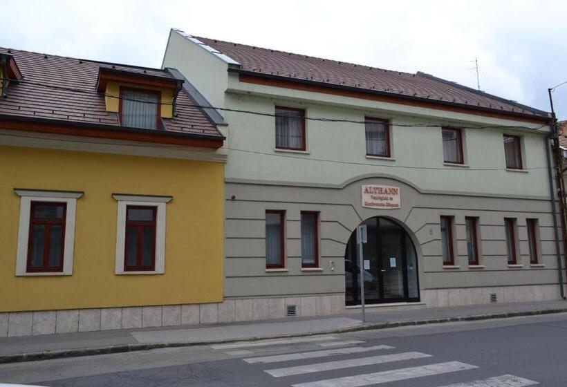 ペンション Althann Vendégház és Konferencia Központ