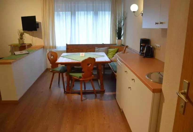 ペンション Haus Frey