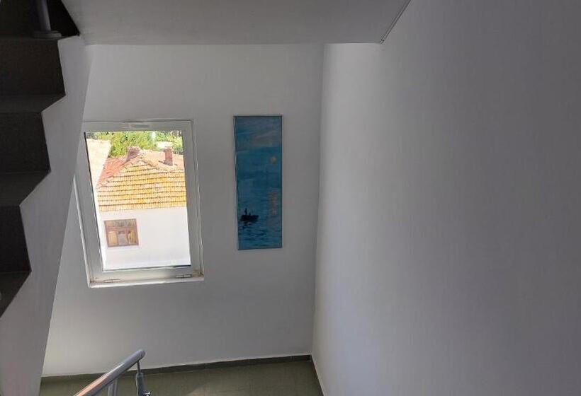 Пансион Krai Moreto Guest House