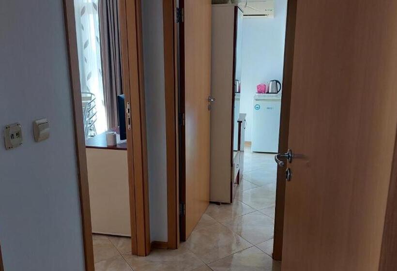 Пансион Krai Moreto Guest House