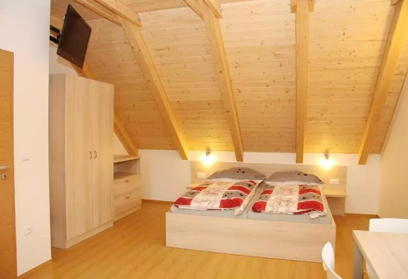 Majatalo Penzion Ovčárna