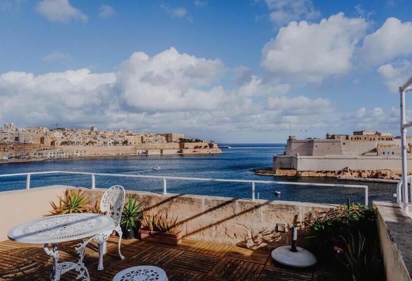 پانسیون Sally Port Senglea