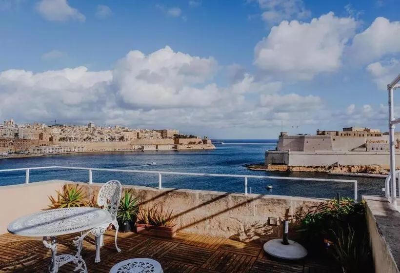 پانسیون Sally Port Senglea