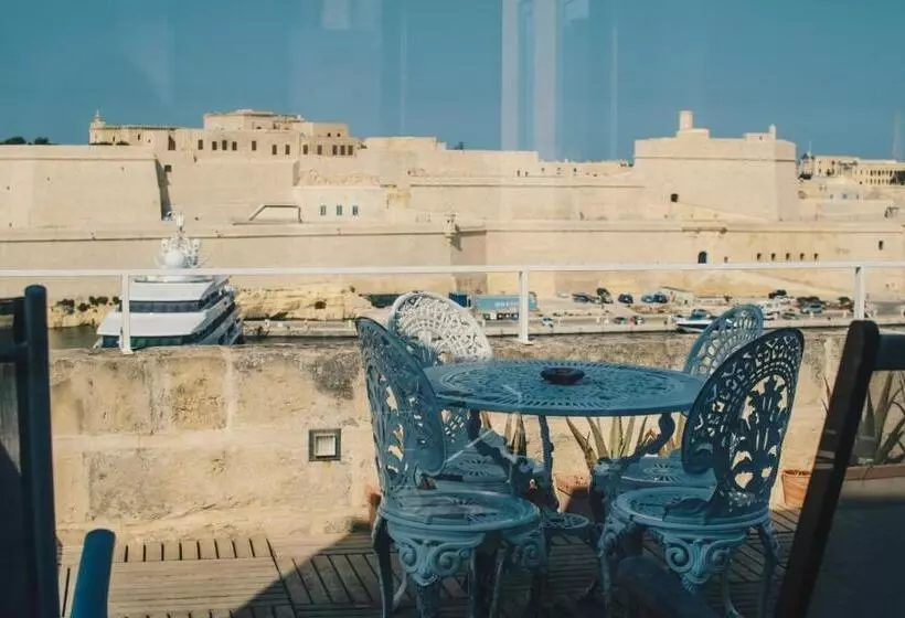 پانسیون Sally Port Senglea