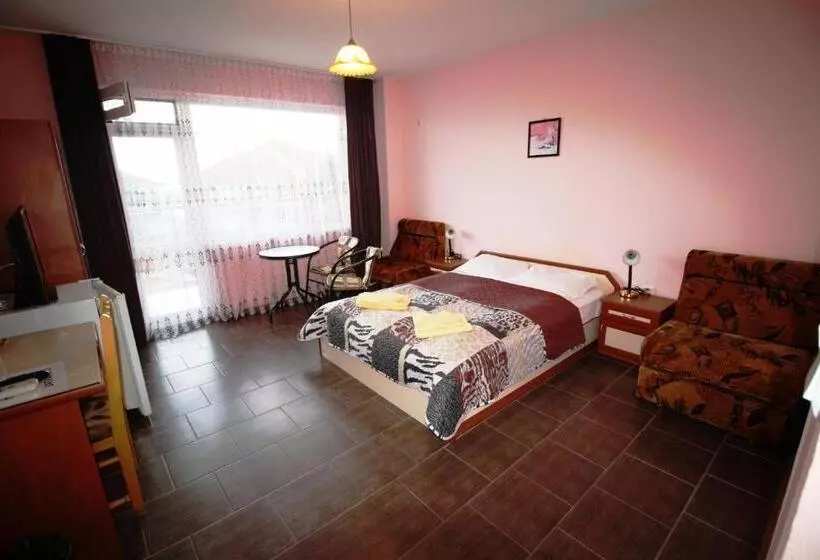 ペンション Zoya Guest House