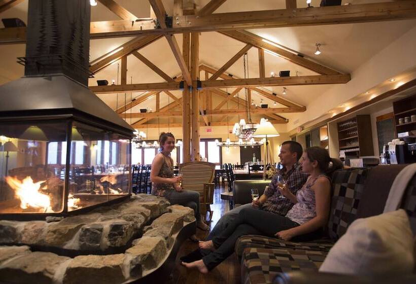 הוסטל Auberge De Montagne Des Chic Chocs Mountain Lodge Sepaq