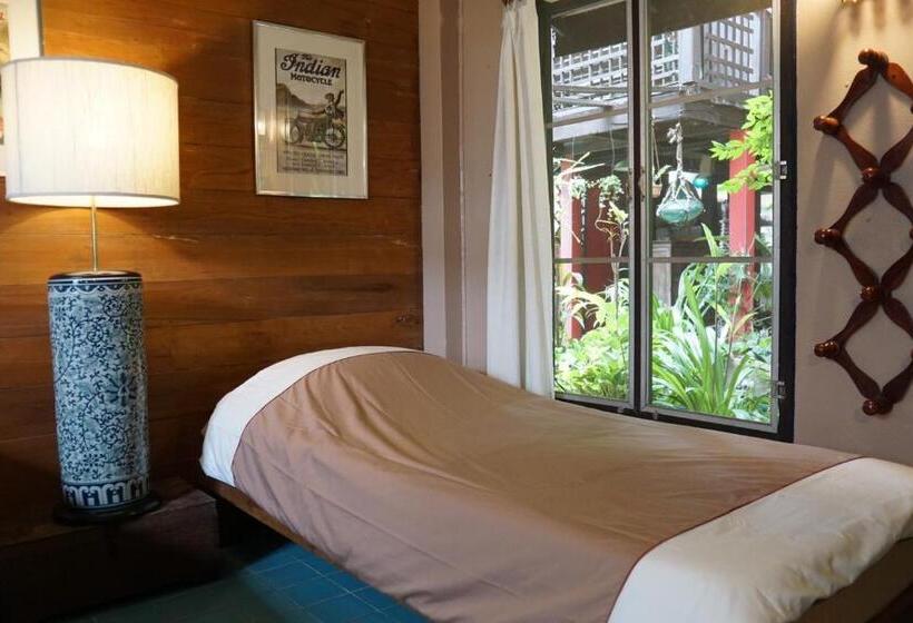 호스텔 The Riverside Guest House