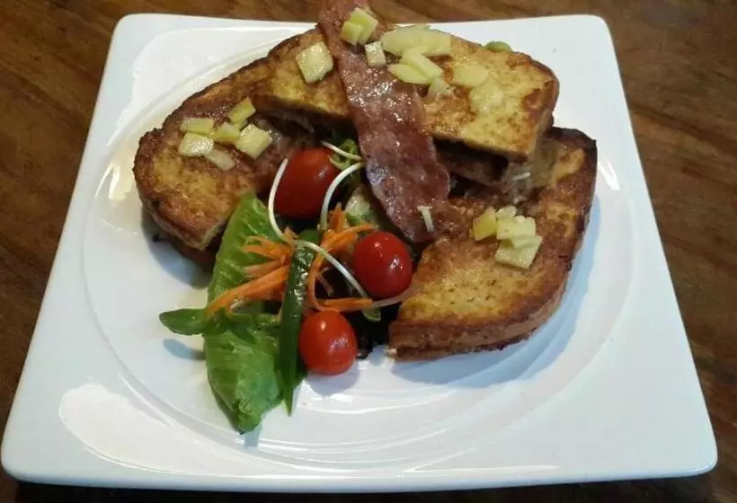 هاستل The Riverside Guest House