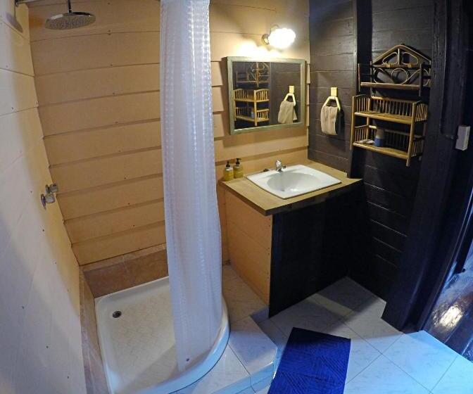 호스텔 The Riverside Guest House