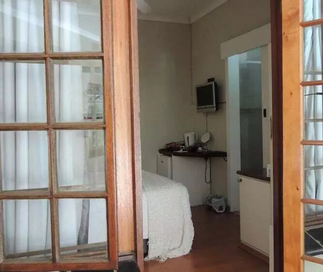 Majatalo Brackens Guest House