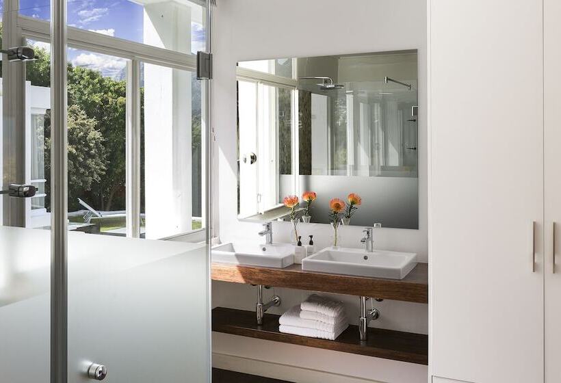 بنسيون Cube Guest House