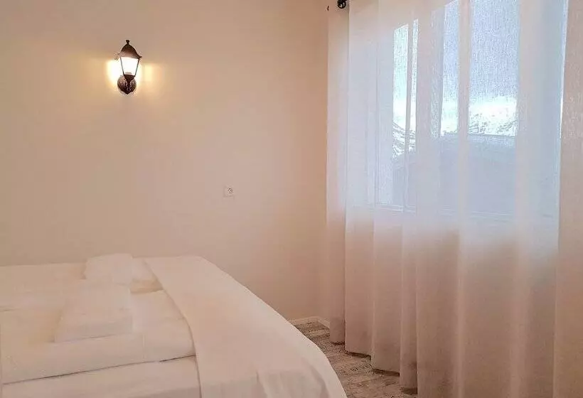 پانسیون Klara Guesthouse