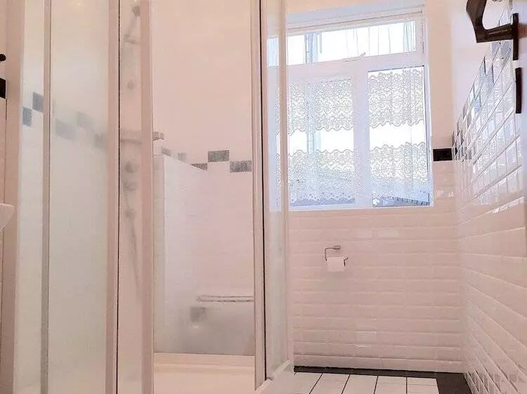 پانسیون Klara Guesthouse
