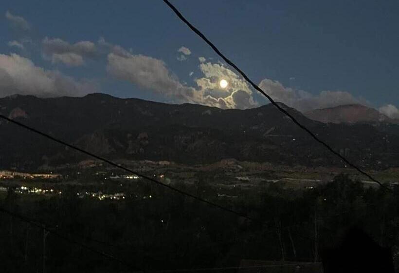 پانسیون Mystic Portal 420 Guesthouse