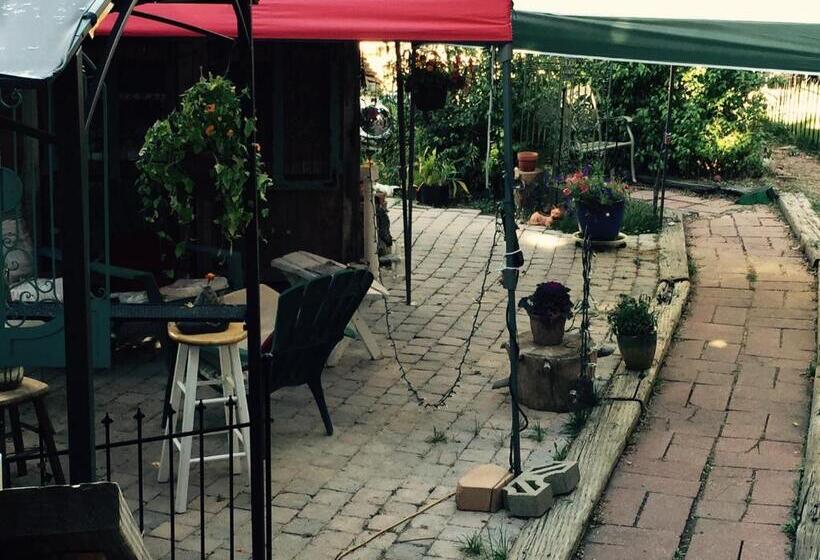 پانسیون Mystic Portal 420 Guesthouse