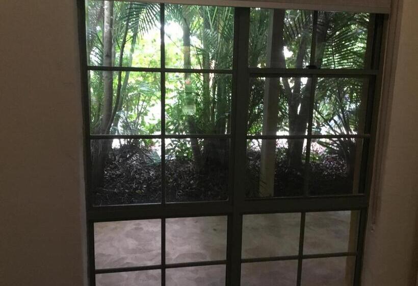 פנסיון Smoky Cape Retreat