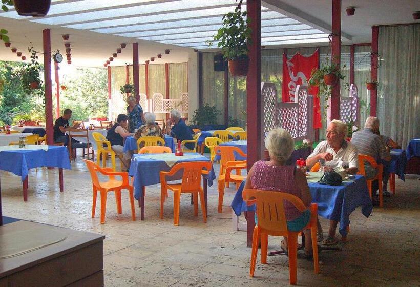 Отель International Home Of Scientists Joliot Curie