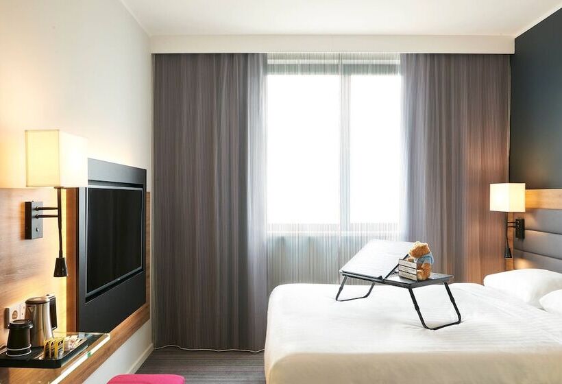 فندق Moxy Edinburgh Airport