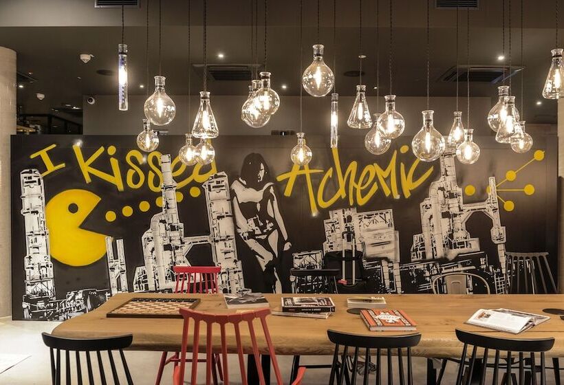 فندق Moxy Edinburgh Airport