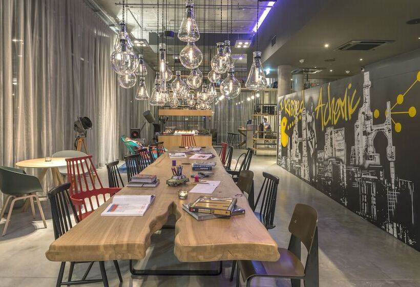 فندق Moxy Edinburgh Airport