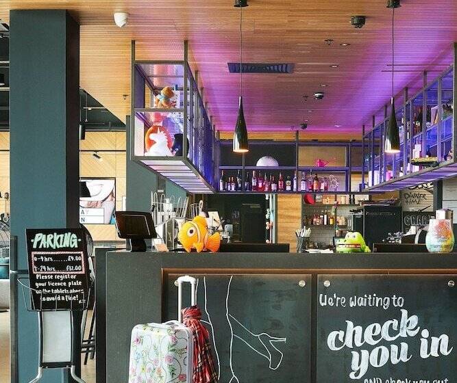 فندق Moxy Edinburgh Airport