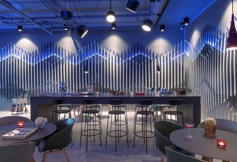 فندق Moxy Edinburgh Airport